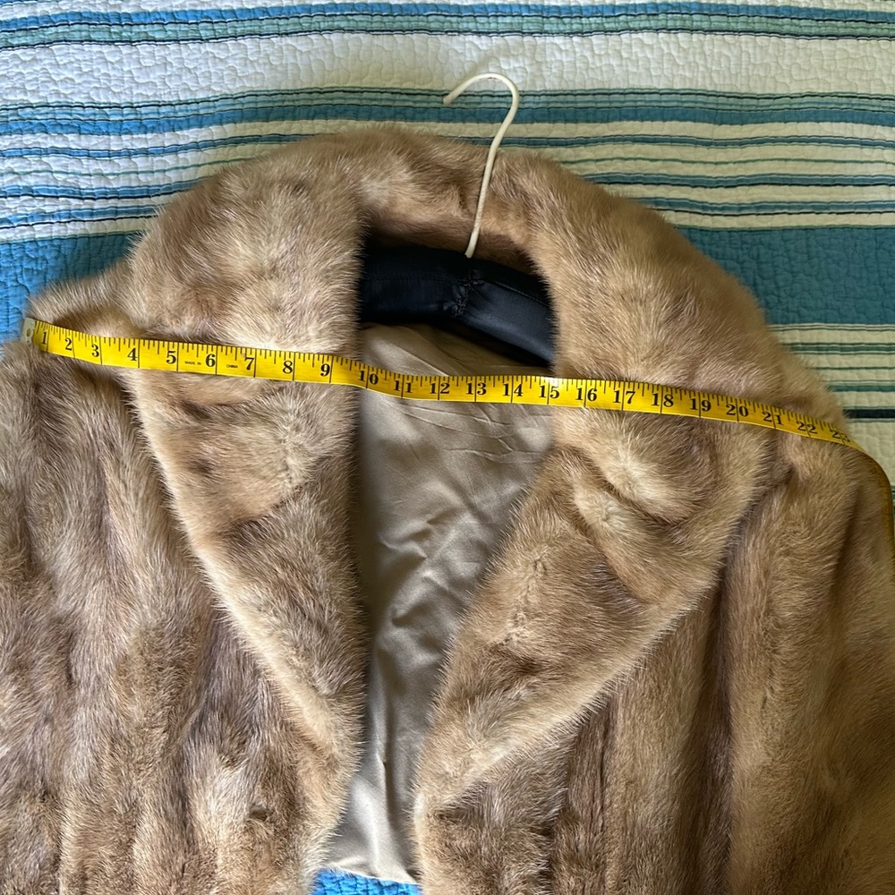 *SOLD* Vintage Pastel Mink Fur Stole with a Shawl Collar - Picture 10 of 11
